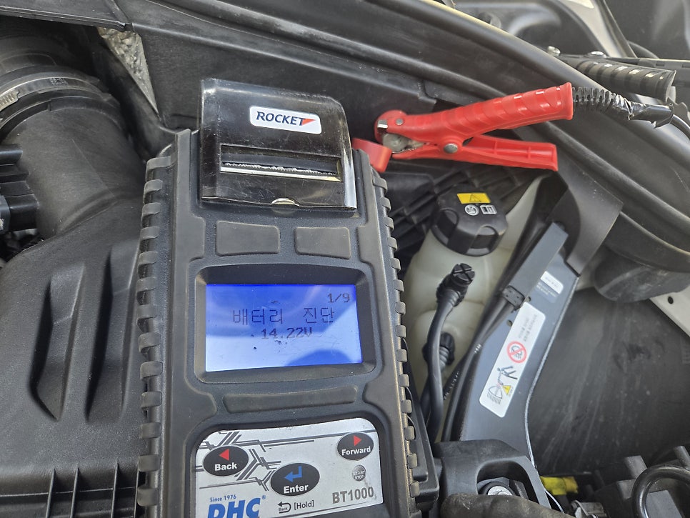 북구 금곡동 BMW 2시리즈 액티브 투어러 22년식 가솔린 배터리 교체 작업 사진