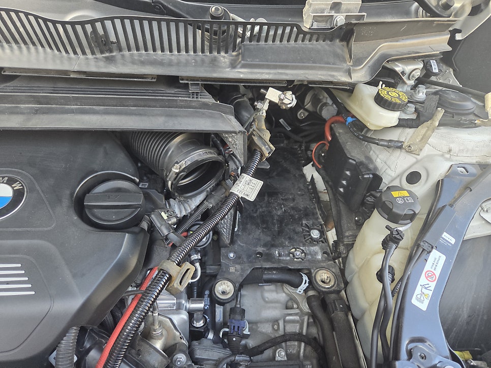 북구 금곡동 BMW 2시리즈 액티브 투어러 22년식 가솔린 배터리 교체 작업 사진